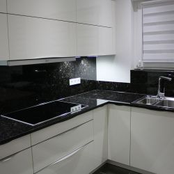 Montage von Küchenarbeitsplatten aus Naturstein